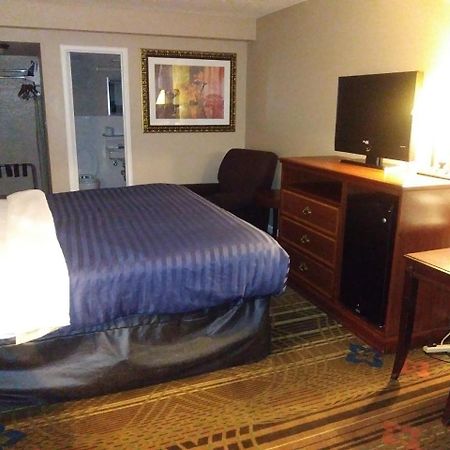 Days Inn By Wyndham Hot Springs Extérieur photo