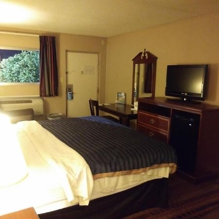 Days Inn By Wyndham Hot Springs Extérieur photo