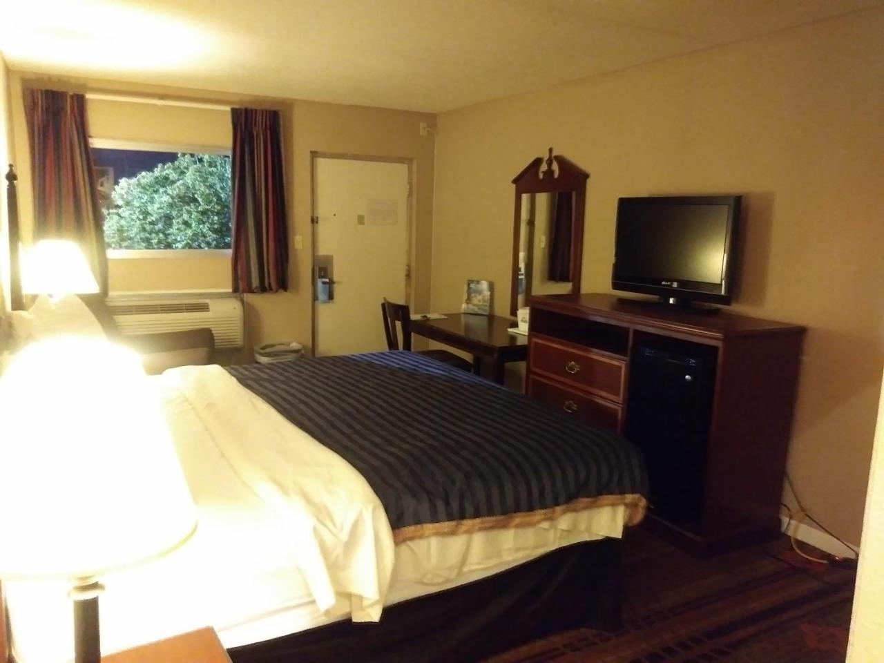 Days Inn By Wyndham Hot Springs Extérieur photo